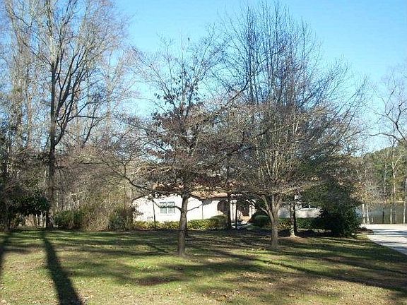 3rd image of 4516 Silver Lake Dr