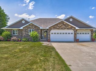 21873 98th St, Anamosa, IA 52205