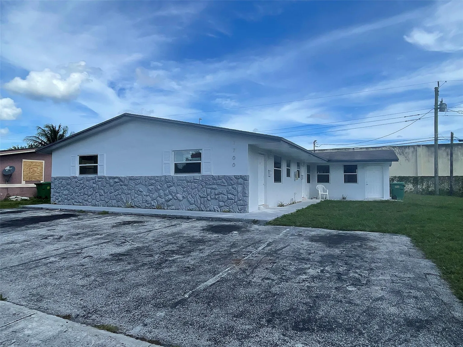 2 bed, 1.0 bath, 700 sqft, $1,900 — Photo 1