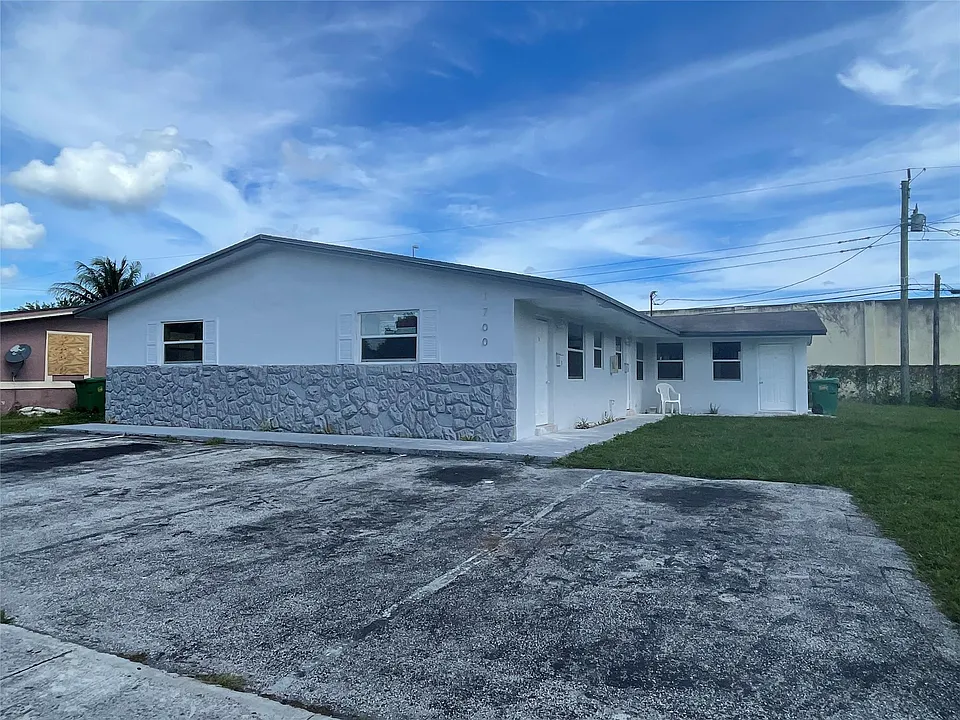 1700 NW 52nd Ave #1