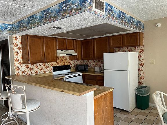 4th image of 123 E Amberjack St #205