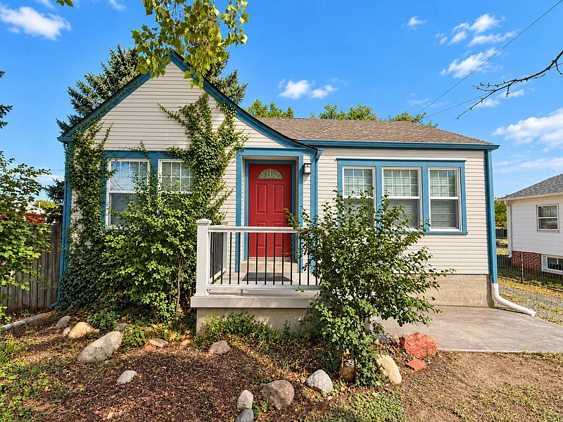 3 bed, 2.0 bath, 1500 sqft, $3,250 — Photo 1