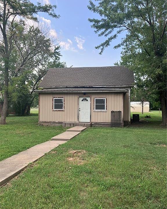 1st image of 108 W Kansas Ave