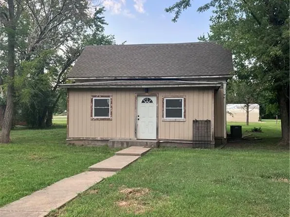108 W Kansas Ave, Blue Mound, KS 66010