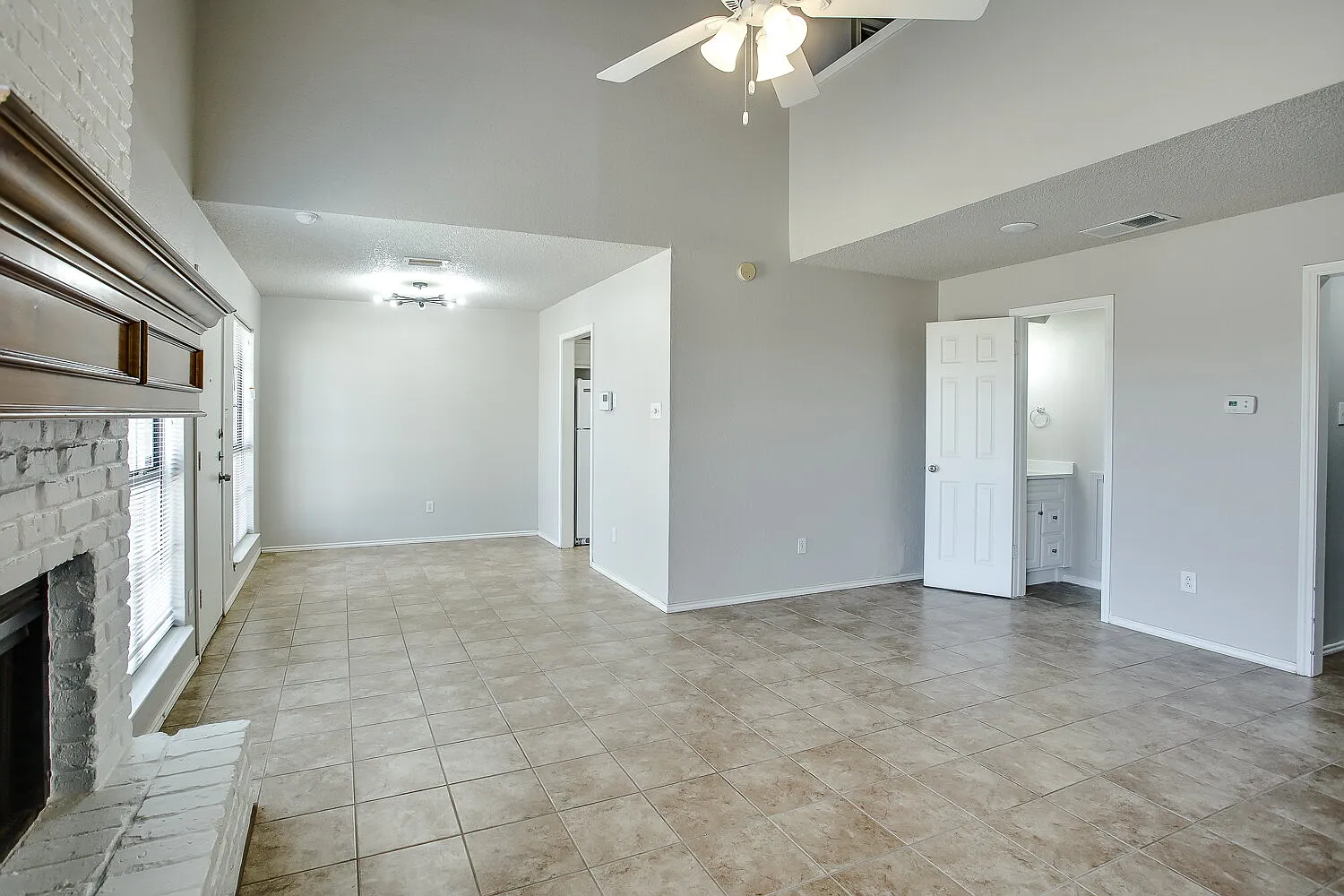2 bed, 2.5 bath, 1295 sqft, $1,395 — Photo 3