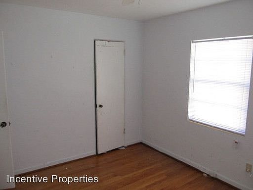 4th image of 909 Essex Pl