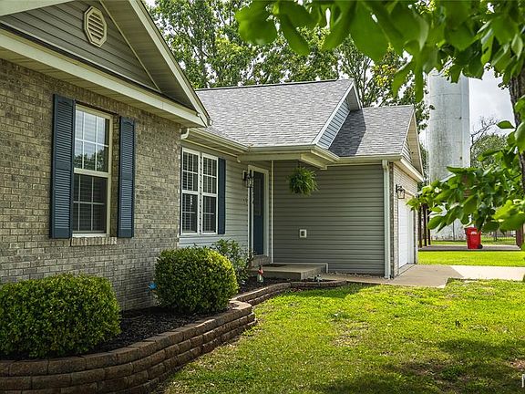 3rd image of 20834 Lacombe Rd