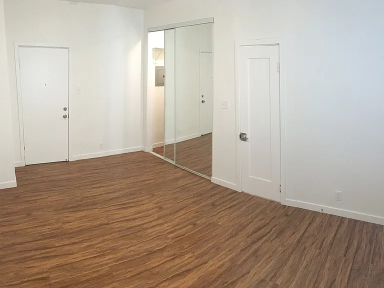 2431 Sichel St — Photo 8