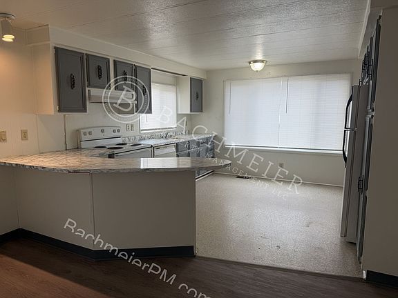 2nd image of 2918 NE Riverside Ave Space C