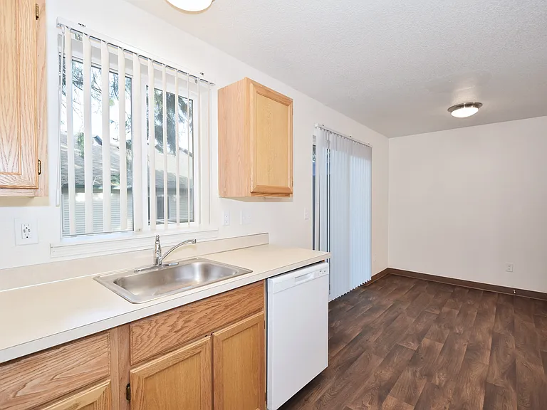 Pleasant Ridge Apartments — Photo 16