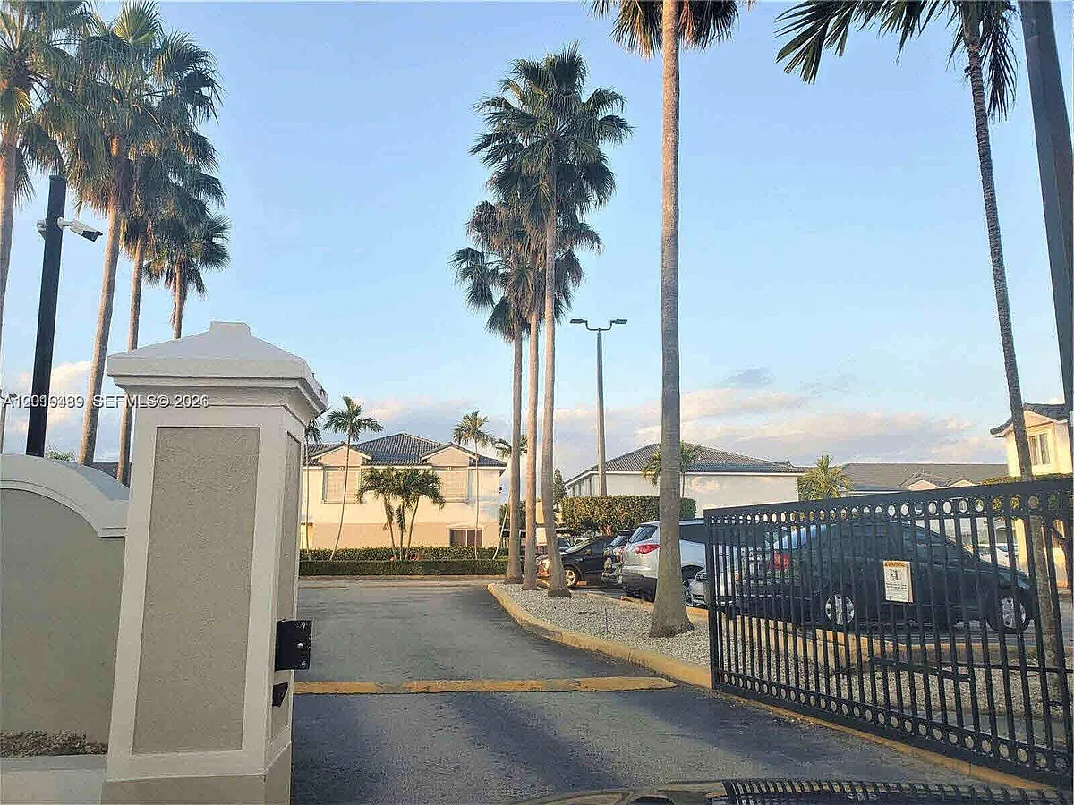 Building Photo - 110 SW 109th Ave #2