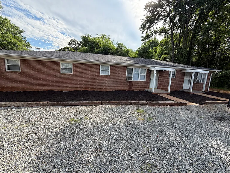 1604 N Long St — Photo 11