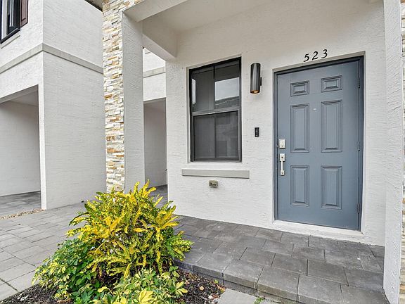 5th image of 523 SW 19th Terrace
