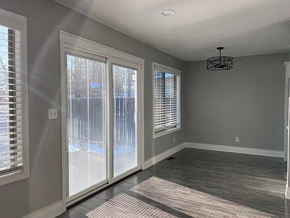 5th image of 105 W Briarbrook Ln #105