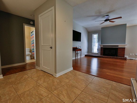 4th image of 945 Heritage Village #A