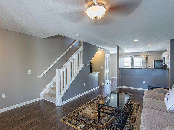 4th image of 5571 Crystal Falls St
