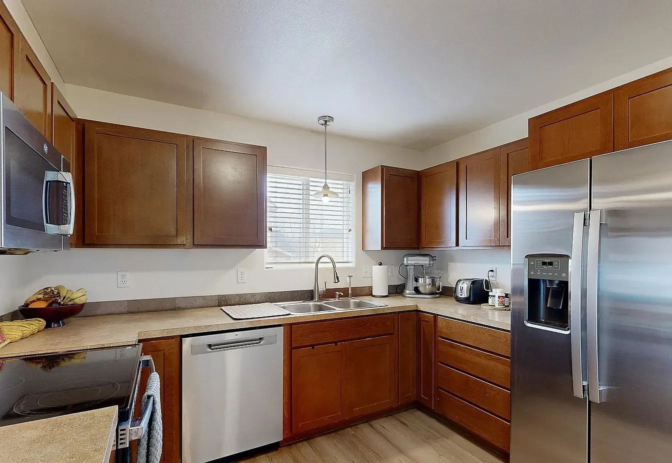 4 bed, 2112 sqft, $2,500 — Photo 3