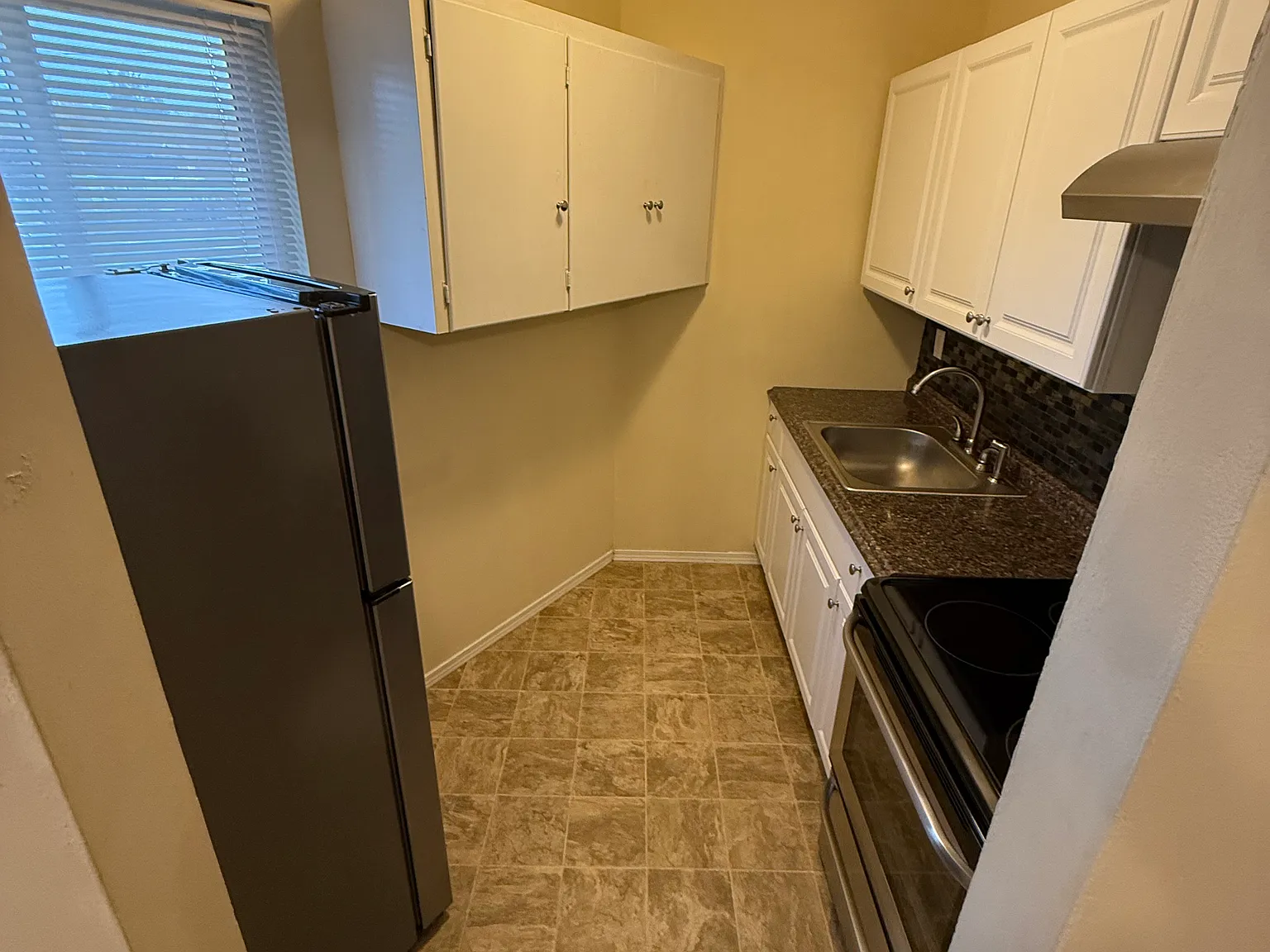 Studio, 400 sqft, $875 — Photo 3
