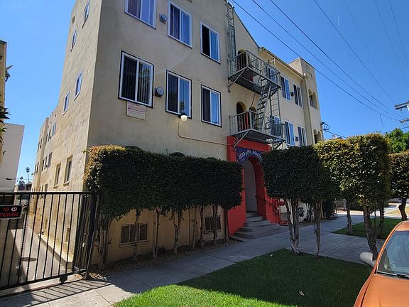 2nd image of 1623 N Mariposa Ave #201A