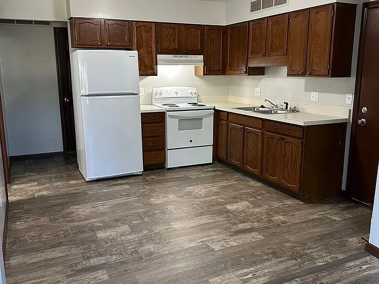 301 E Palm Dr — Photo 2