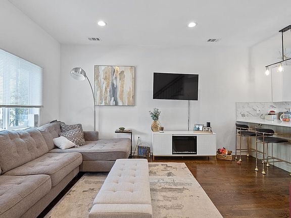 2nd image of 419 7th St Floor 2