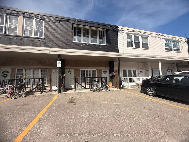 334 Silverthorn Ave #C — Photo 1