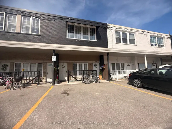 334 Silverthorn Ave #C, Toronto, ON M6M 3G6