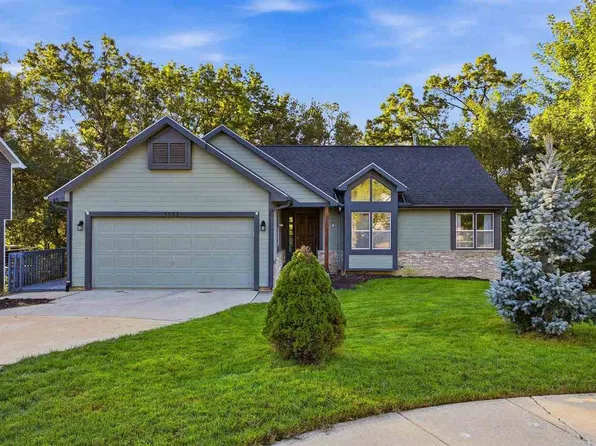 3533 Winterwood Ct NE, Cedar Rapids, IA 52402