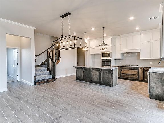 2nd image of 2817 Bens Cir