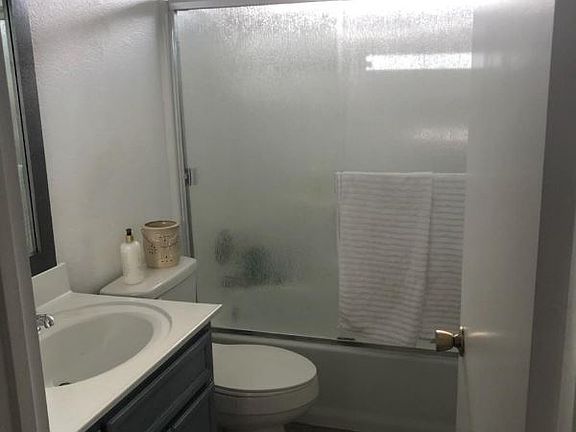 3rd image of 919 Florence St