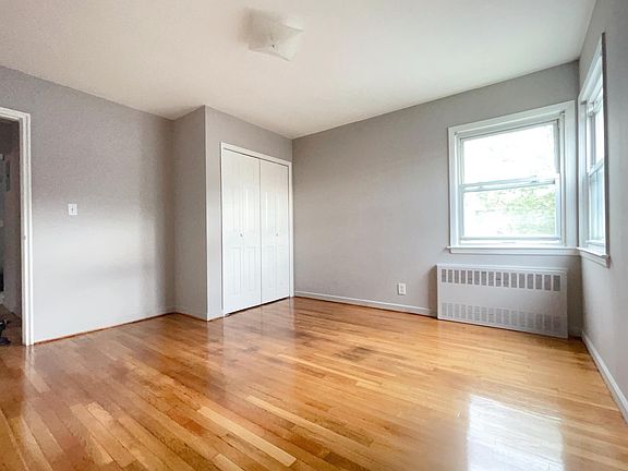 5th image of 4348 158th St Floor 2