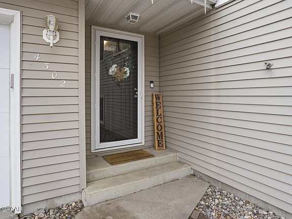 2nd image of 4302 Walnut St