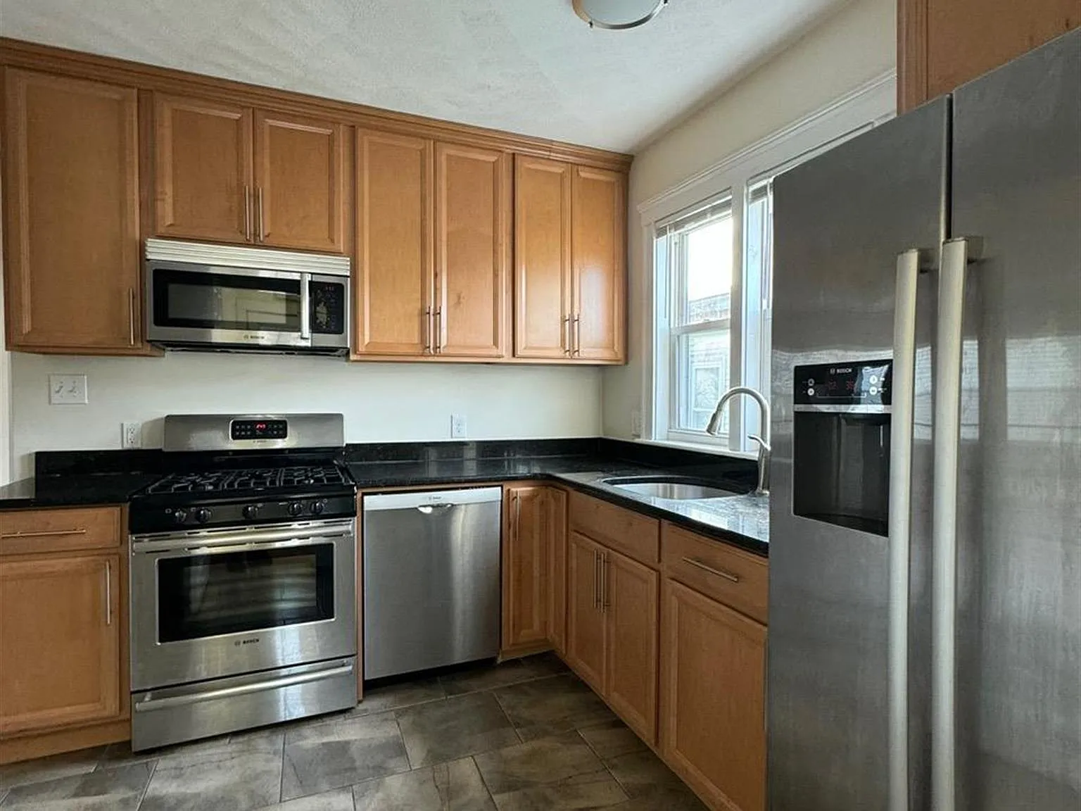 3 bed, $3,600 — Photo 4