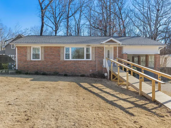 1147 Henson Dr, Florence, AL 35630