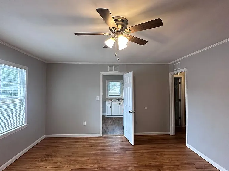 901 N Franklin St — Photo 12
