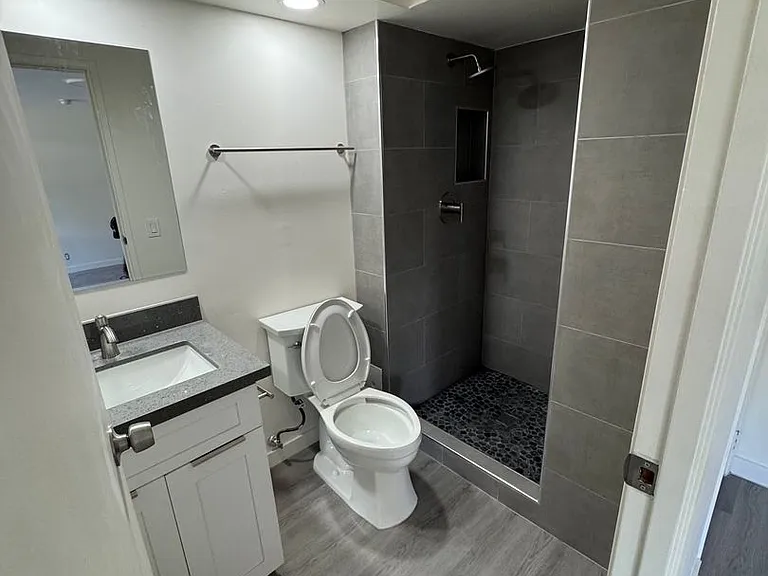 245 Iolani Ave — Photo 4