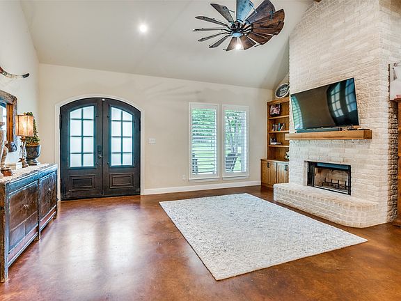 4th image of 586 Rustic Oaks Rd