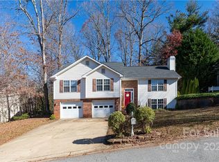 10 Winding Oak Dr, Arden, NC 28704