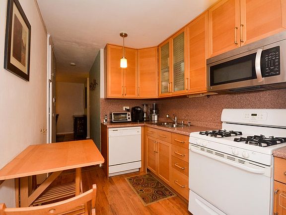 3rd image of 525 W 236th St APT 1E