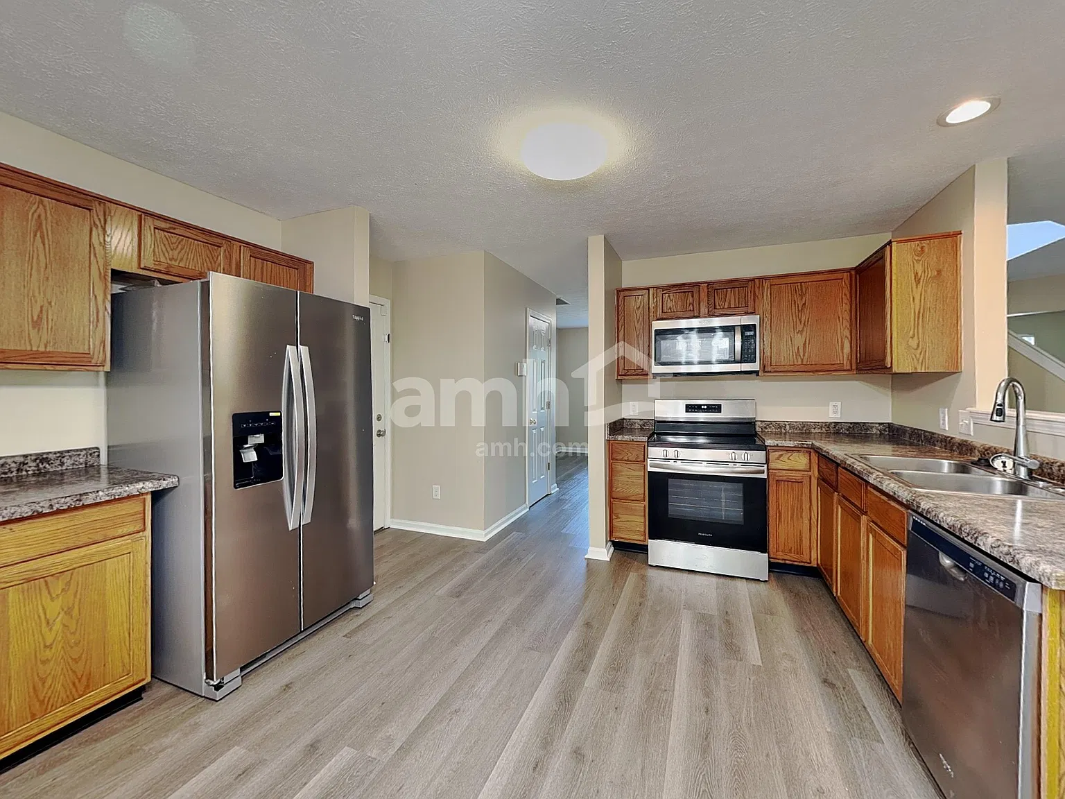4 bed, 2.5 bath, 3278 sqft, $2,825 — Photo 3