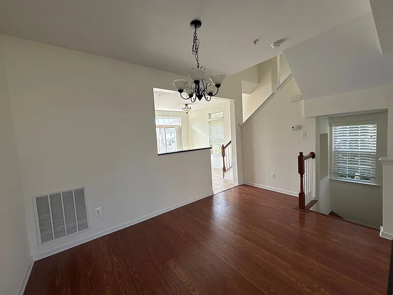 1600 Oakridge Ln — Photo 9