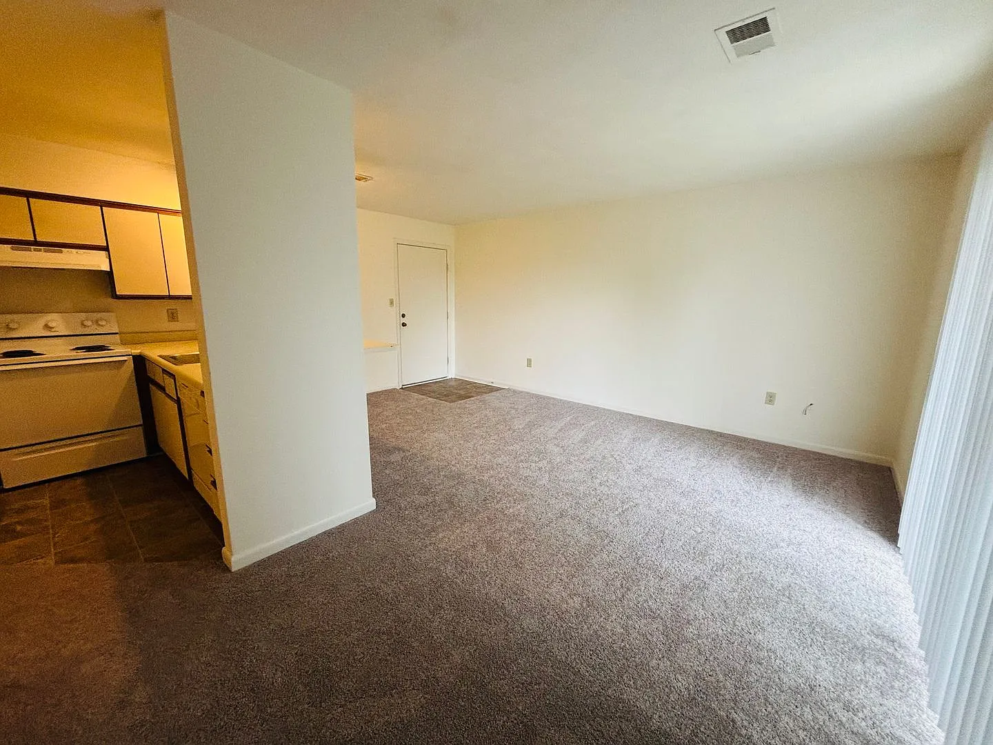 4 Bedroom 2 Bath Condo — Photo 4
