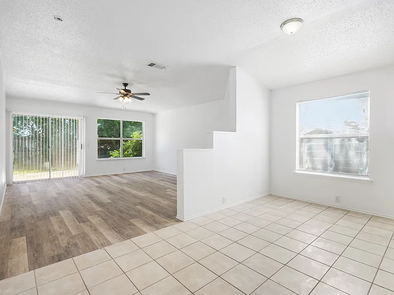 1004 Greenbend Dr — Photo 22