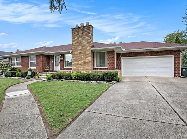 19615 Maxine St, Saint Clair Shores, MI 48080