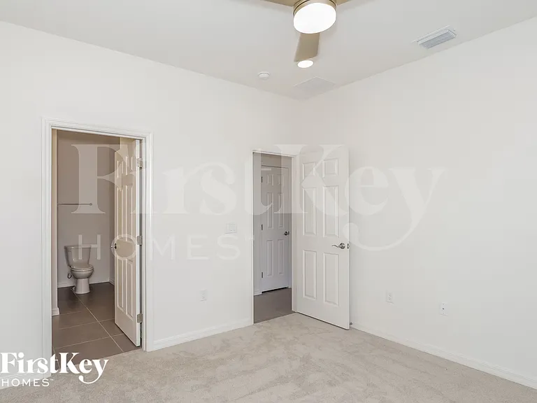 303 Corbel Ln — Photo 8