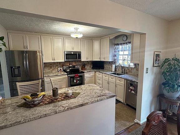 3rd image of 3502 Parkfalls Dr