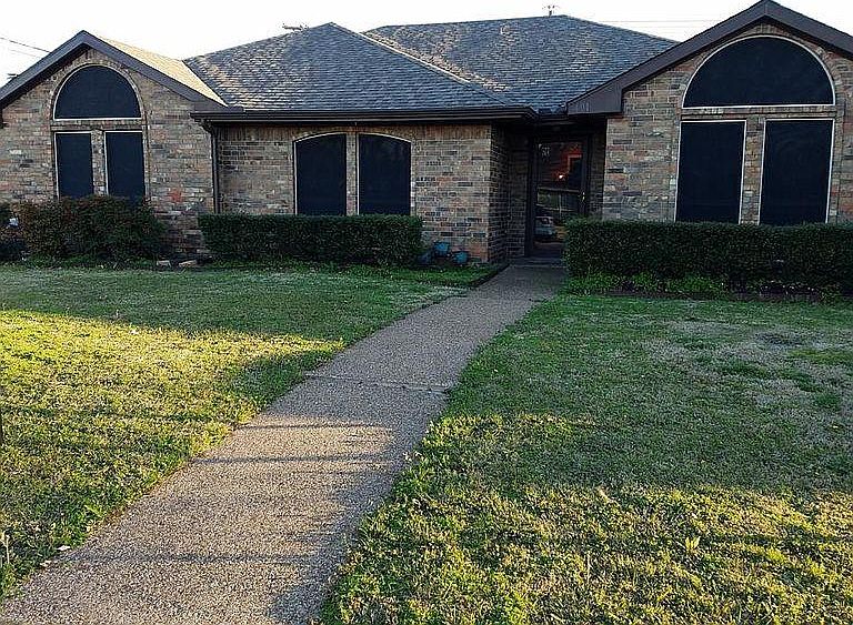 1st image of 401 Vicki Ln