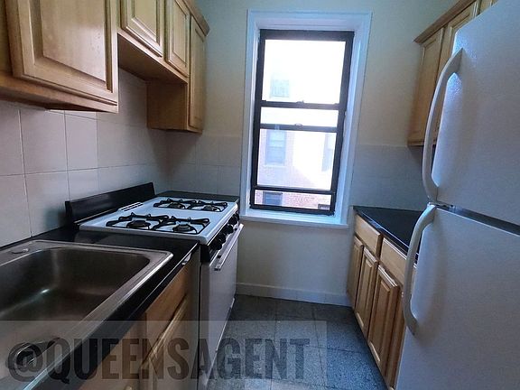 4th image of 66-20 Wetherole St #1750