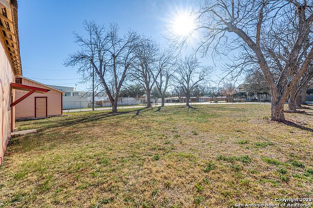 706 20th St, Hondo, TX 78861 | MLS #1662987 | Zillow