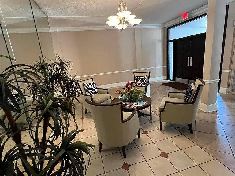 480 Executive Center Dr #2D — Photo 12